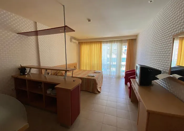 Apartament Miramar Front Self Catering No Swim Pool Access *