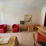 Miramar Front Self Catering No Swim Pool Access * 써니비치