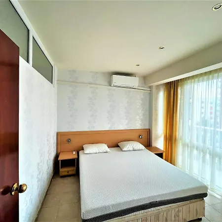 公寓 Miramar Front Self Catering No Swim Pool Access