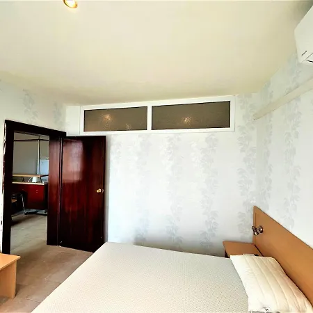 公寓 Miramar Front Self Catering No Swim Pool Access *