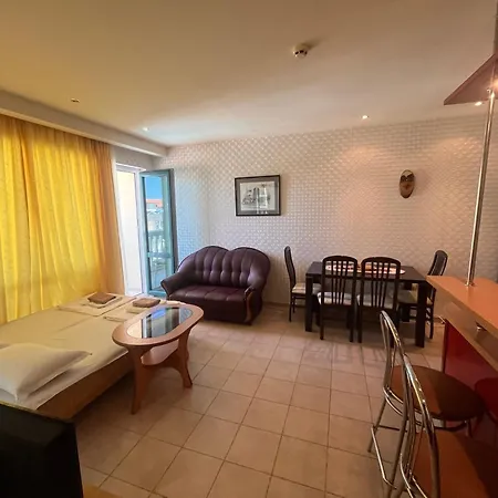 Miramar Front Self Catering *