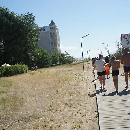 Miramar Front Self Catering No Swim Pool Access 公寓 *