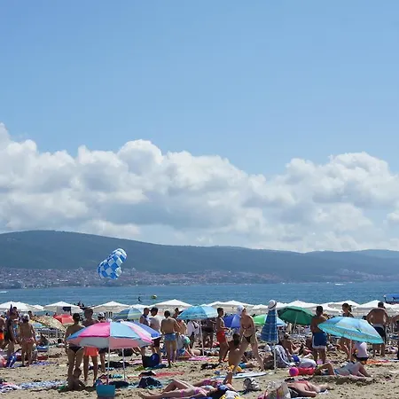 Miramar Front Self Catering Апартамент *