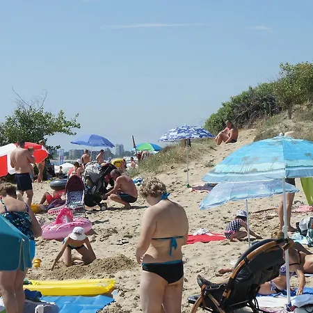 Miramar Front Self Catering No Swim Pool Access 公寓 *