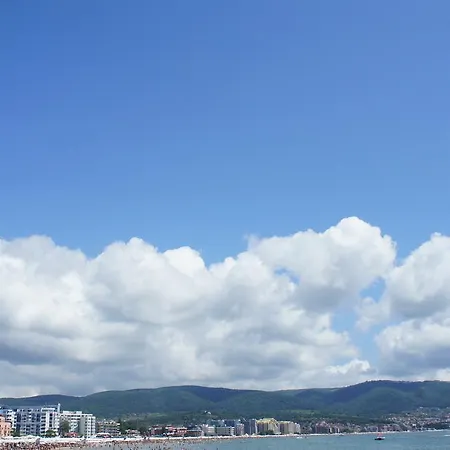 Miramar Front Self Catering No Swim Pool Access 公寓 阳光海滩