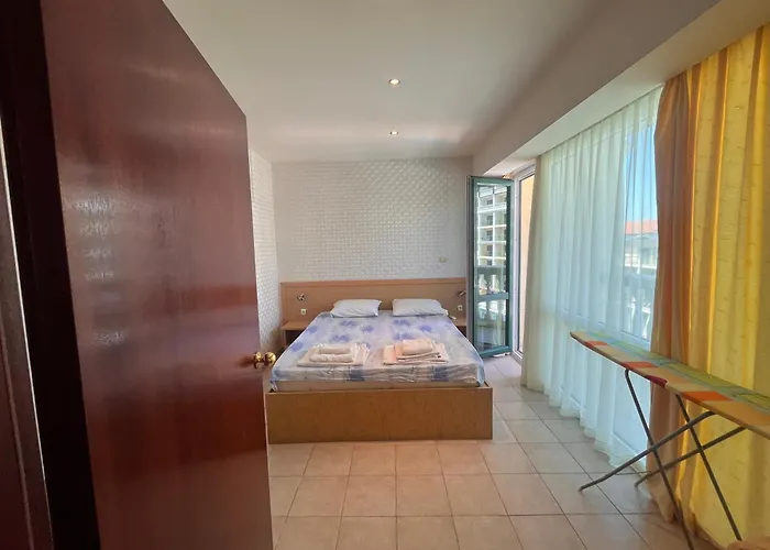 Miramar Front Self Catering No Swim Pool Access Napospart