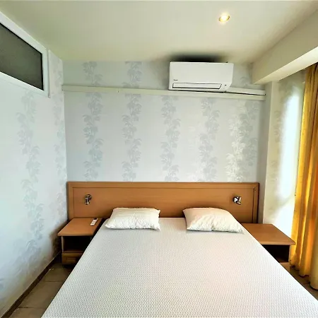 アパート Miramar Front Self Catering No Swim Pool Access *