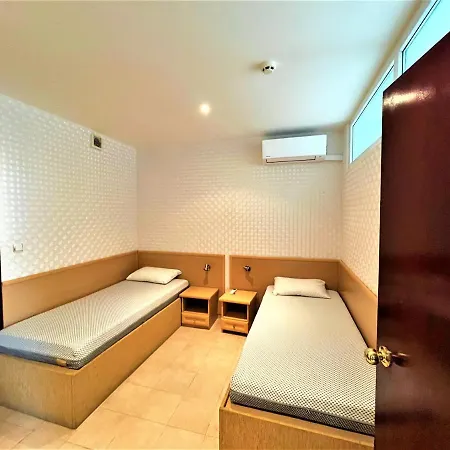 Miramar Front Self Catering No Swim Pool Access アパート *