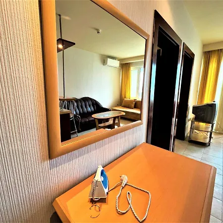 Miramar Front Self Catering No Swim Pool Access * サニービーチ