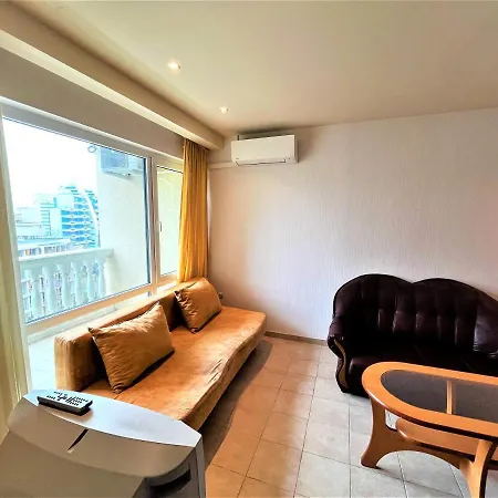 Miramar Front Self Catering No Swim Pool Access アパート *