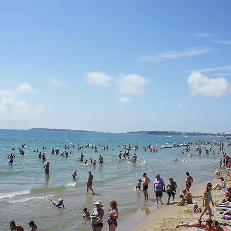 アパート Miramar Front Self Catering No Swim Pool Access *