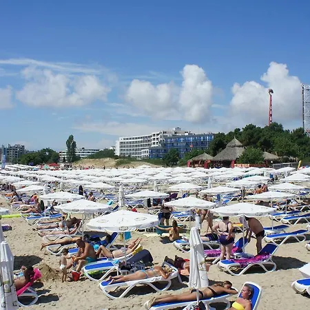 Miramar Front Self Catering No Swim Pool Access アパート *