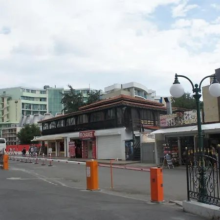 Miramar Front Self Catering No Swim Pool Access アパート