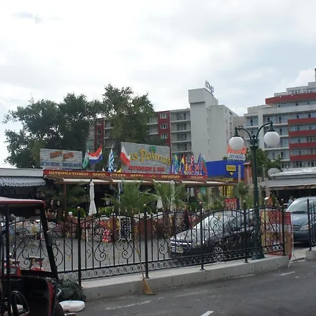 Miramar Front Self Catering No Swim Pool Access アパート *