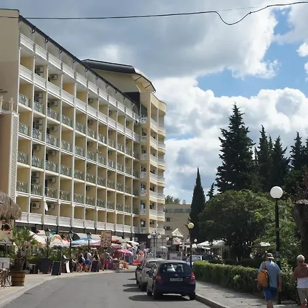 Miramar Front Self Catering No Swim Pool Access アパート